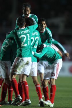 Celebración del gol mexicano.