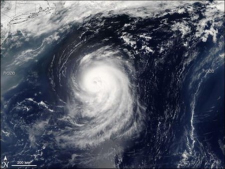 El huracán Irene, la tarde del viernes, llegando a EE. UU.