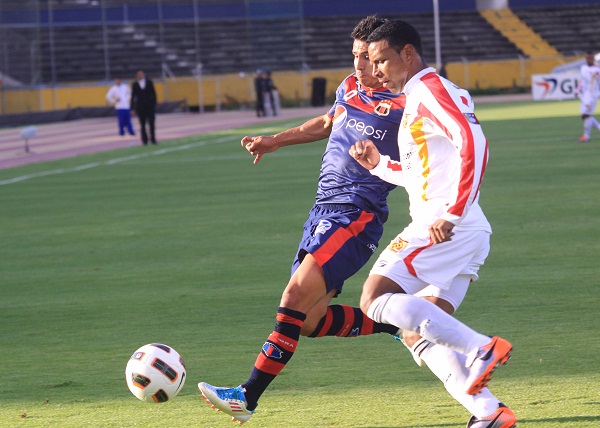 Luis Fernando Saritama fue el conductor del Deportivo Quito en un partido muy trabado.