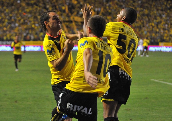Borghello, Díaz y De la Torre celebran el gol que le daba la ventaja inicial a Barcelona.