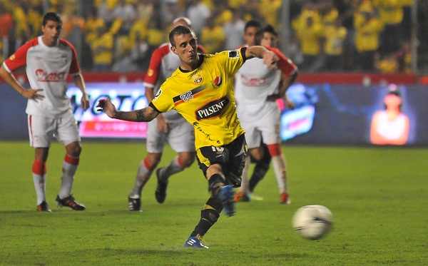 Damián Díz anotó el gol de penal y dio una gran demostración de fútbol.