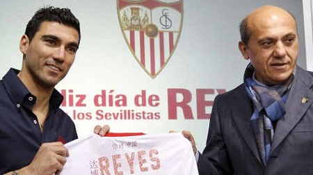 El regreso de la "Perla" Reyes al Sevilla fue lo más llamativo de la liga española.