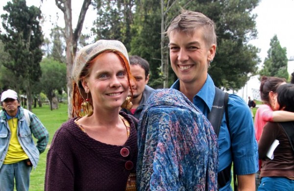 Nicola Rothon y Hellen Bicknell tramitan la custodia de su hija en el Palacio de Justicia.