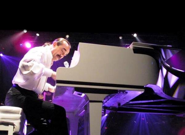 Raúl Di Blasio piano
