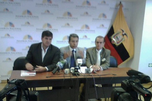 asambleistas_viteri_gutierrez_taiano