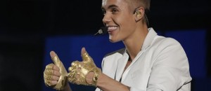 JUSTIN BIEBER