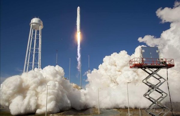 El cohete Antares de la compañía privada Orbital Sciences Corporation, fue enviado al espacio de manera exitosa desde la Isla Wallops, en Virginia (EE.UU.), informó la NASA.