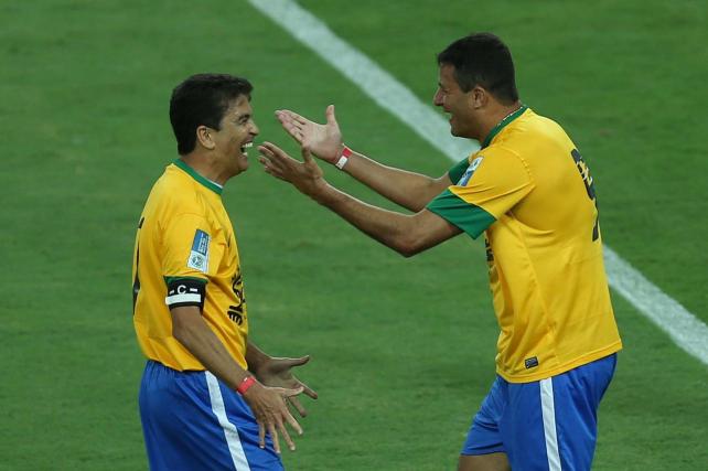 Bebeto celebrando uno de sus anotaciones en la inauguración del Maracaná