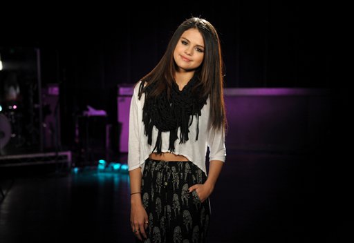 En esta fotografía del viernes 12 de abril de 2013 proporcionada por MTV, Selena Gómez posa antes de ensayar para los Premios MTV de Cine, en Burbank, California. (Foto AP/MTV, John Shearer)