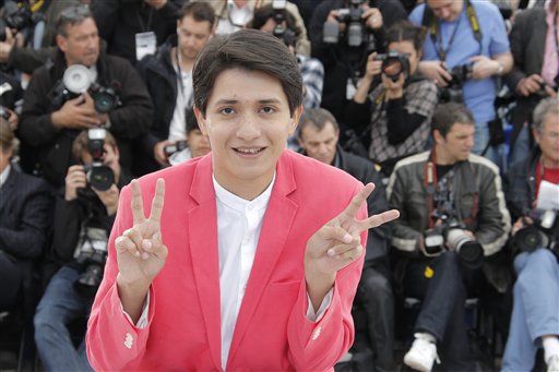El actor Armando Espitia posa con motivo de la presentación de la película mexicana "Heli", en competencia por la Palma de Oro, el jueves 16 de mayo del 2013 en el Festival de Cine de Cannes. (AP Foto/Francois Mori)