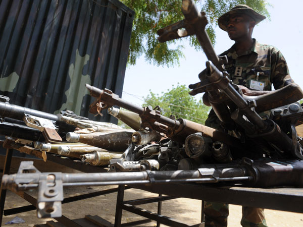 Dos soldados murieron durante uno de los ataques, así como 14 guardias de una prisión federal nigeriana, cuando los extremistas la allanaron, dijo el teniente coronel Sagir Musa.