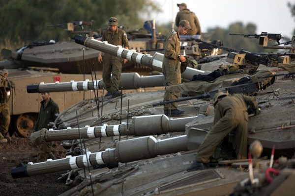 Tanques israelíes están en la frontera con Siria, creando un ambiente de guerra con el régimen de Al Asad.