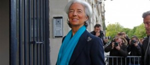La directora del Fondo Monetario Internacional Christine Lagarde a su llegada a una corte de París el jueves, 23 de mayo del 2013 Lagarde es investigada por presuntas irregularidades en un acuerdo financiero que supervisó como ministra de Hacienda en el 2008. (Foto AP/Jacques Brinon)