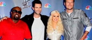En esta foto del 28 de octubre del 2011, de izquierda a derecha, Carson Daly, Cee Lo Green, Adam Levine, Christina Aguilera y Blake Shelton, presentador y coaches de la competencia de canto "The Voice", posan en Culver City, California. Aguilera y Green regresarán al programa en su quinta temporada. Shakira y Usher, sus suplentes recientes, estarán de vuelta en la sexta. (AP Foto/Matt Sayles, Archivo)