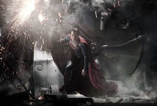 En esta imagen promocional difundida por Warner Bros. Pictures, Henry Cavill como Superman en una escena de "El Hombre de Acero". La película, dirigida por Zack Snyder, se estrena a nivel mundial el 14 de junio del 2013. (AP Foto/Warner Bros. Pictures, Clay Enos, Archivo)