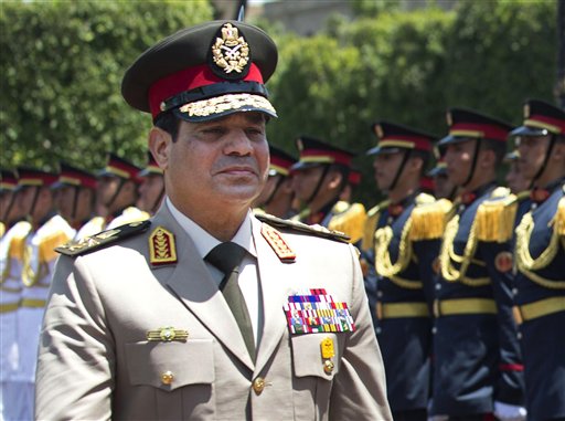 ARCHIVO - Esta foto de archivo del 24 de abril de 2013 muestra al ministro egipcio de Defensa, el general Abdel-Fatá el-Sisi. (Foto AP/Jim Watson, Pool)