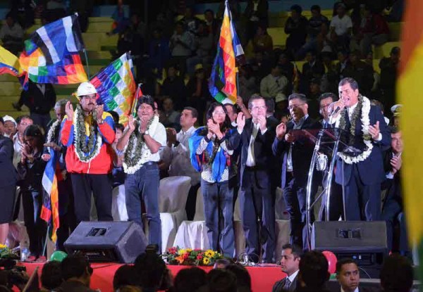 Rafael Correa acusa a varios líderes de ‎Unasur de obstaculizar cumbre con Evo ‎Morales