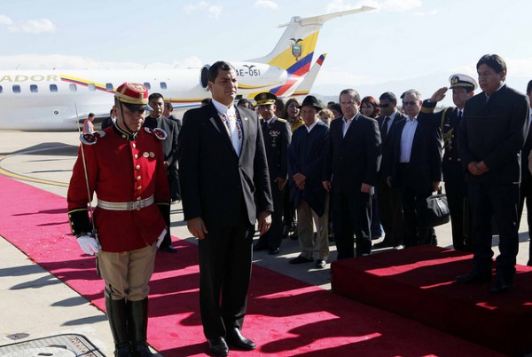 Cochabamba (Bolivia) 04 jul 2013 .- El Presidente de la República, Rafael Correa, arribó a Cochabamba para participar de la Reunión Extraordinaria de Jefes de Estado de la Unión de Naciones Suramericanas (Unasur).