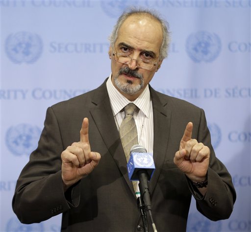 Bashar Ja'afari, embajador sirio ante las Naciones Unidas, habla con reporteros después de una reunión sobre Siria en la sede de la ONU el miércoles 28 de agosto de 2013. (Foto AP/Seth Wenig)