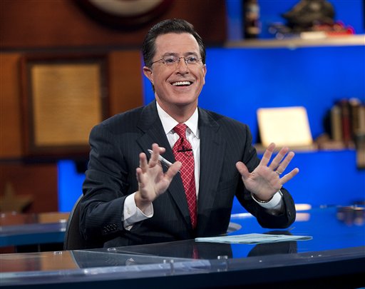 En esta imagen promocional del 8 de septiembre del 2010 difundida por Comedy Central, Stephen Colbert en su programa "The Colbert Report", en Nueva York. (AP Foto/Comedy Central, Scott Gries)