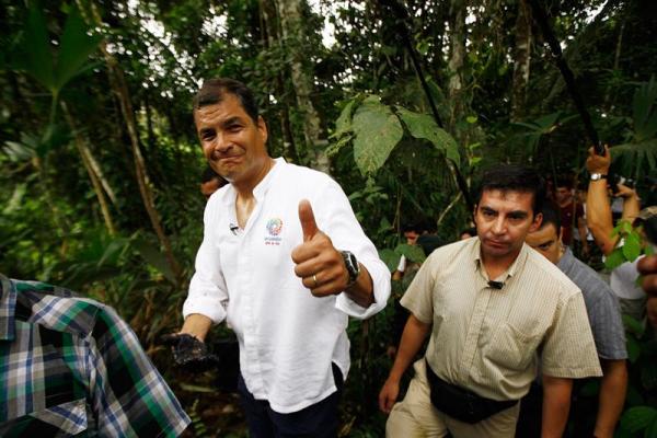 El presidente Rafael Correa, en el Pozo Aguarico.