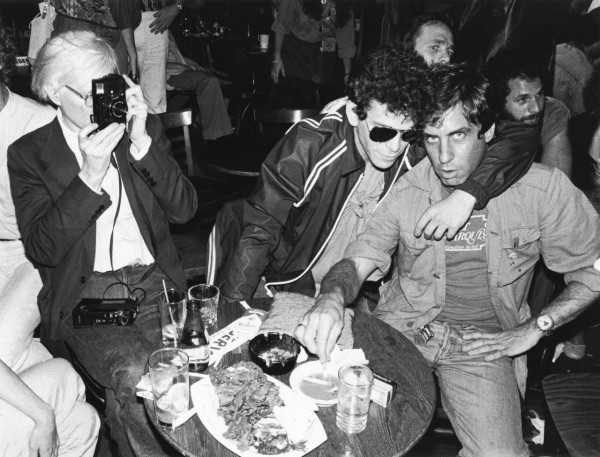 Andy Warhol, Lou Reed y Danny Fields en The Bottom Line, NYC. Julio 1978. 