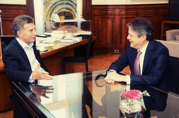 El excandidato Guillermo Lasso reunido con el alcalde de Buenos Aires, Mauricio Macri. Foto tuiteada por Lasso.