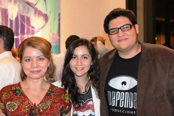 Jeannine Zambrano, Valeria Coronel y Antonio Jurado en la inauguración