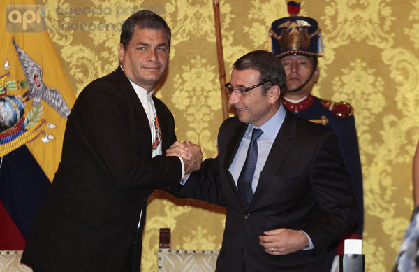 QUITO 31 DE MARZO DEL 2014. El Presidente de la Republica Rafael Correa realizo el acto de posecion de los nuevos ministros  FOTOS API / JUAN CEVALLOS.