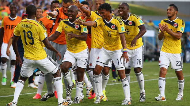 Jackson Martinez of Colombia (c) celebrates with teammates after scoring the 1-2 during the FIFA World Cup 2014 group C preliminary round match between Japan and Colombia at the Arena Pantanal in Cuiaba, Brazil, 24 June 2014.  (RESTRICTIONS APPLY: Editorial Use Only, not used in association with any commercial entity - Images must not be used in any form of alert service or push service of any kind including via mobile alert services, downloads to mobile devices or MMS messaging - Images must appear as still images and must not emulate match action video footage - No alteration is made to, and no text or image is superimposed over, any published image which: (a) intentionally obscures or removes a sponsor identification image; or (b) adds or overlays the commercial identification of any third party which is not officially associated with the FIFA World Cup) (Brasil, Mundial de Fútbol) EFE