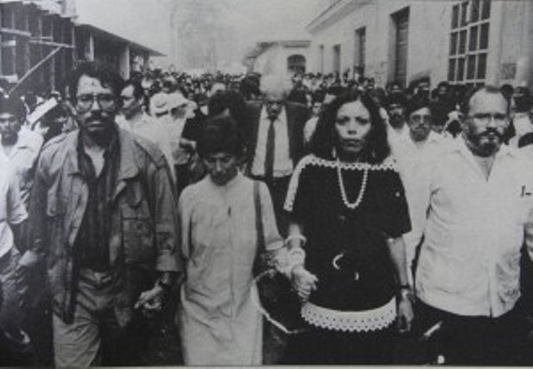1980. Daniel Ortega, coordinador de la Junta de Gobierno Sandinista, y su  mujer, Rosario Murillo.