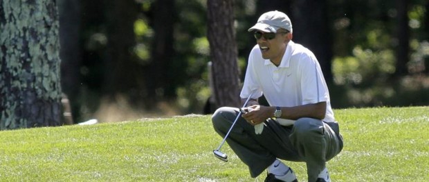 Obama jugando golf en EFE/EPA/Matthew Healey / POOL