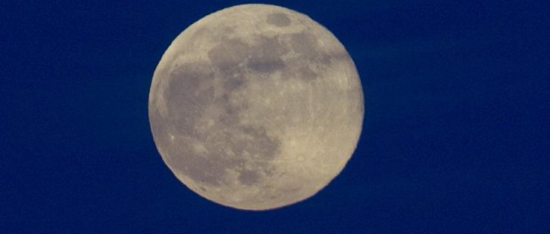 Vista de la Superluna en Santo Domingo (República Dominicana). EFE/Orlando Barría