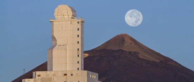 Fotografía facilitada por Daniel López de la superluna, tomada anoche en el observatorio del Instituto de Astrofísica de Canarias (IAC) en el Teide, en Tenerife. EFE/Daniel Lopez