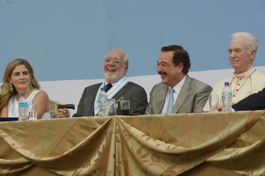 De izquierda a derecha: la vicealcaldesa Domenica Tabacchi, el expresidente Gustavo Noboa, el alcalde Jaime Nebot y el Monseñor Antonio Arregui.