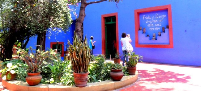 La Casa Azul donde vivió Frida Kahlo, ubicada en uno de los barrios más bellos y antiguos de Coyoacán -México