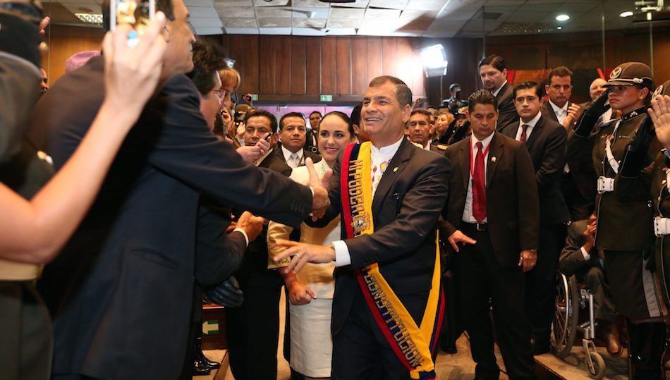 Quito (Pichincha), 24 de Mayo 2015.- El Presidente de la República, Rafael Correa, llegó al Pleno de la Asamblea Nacional para dar su Informe a la Nación 2015; lo acompañaron los ministros de Estado y otras autoridades nacionales. Foto: Eduardo Santillán / Presidencia de la República