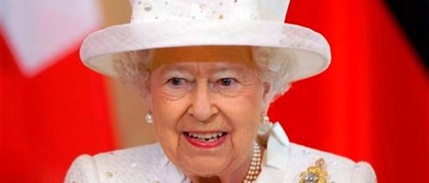 Isabel II sombrero blanco