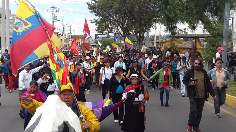 La marcha indígena sale de Salcedo, con dirección a Latacunga, el 10 de agosto de 2015. Foto tuiteada por la cuenta @MarchaEC