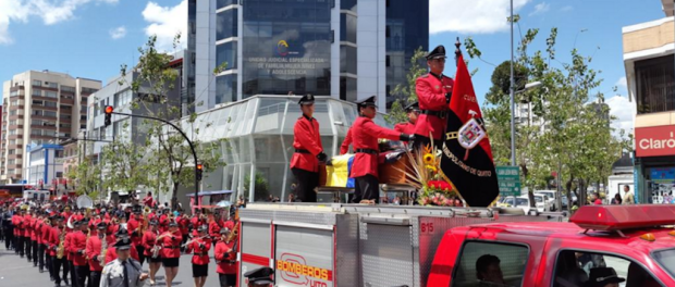 homenaje bomberos puembo