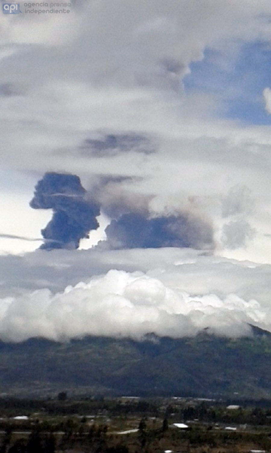 AMBATO 26 DE FEBRERO DE 2016, Actividad en el volcán Tungurahua FOTO API /CARLOS CAMPAÑA