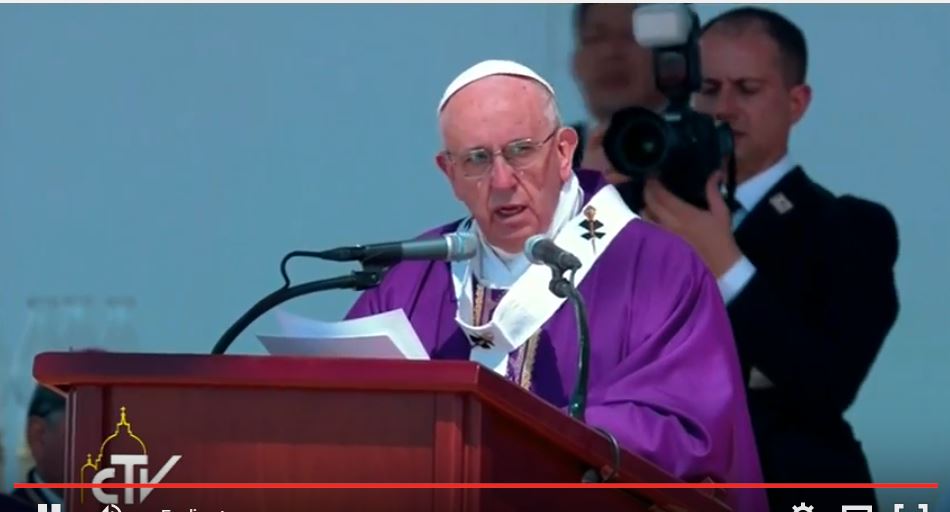 El papa Francisco, da misa en Ecatepec, cerca de México, el 14 de febrero de 2016.