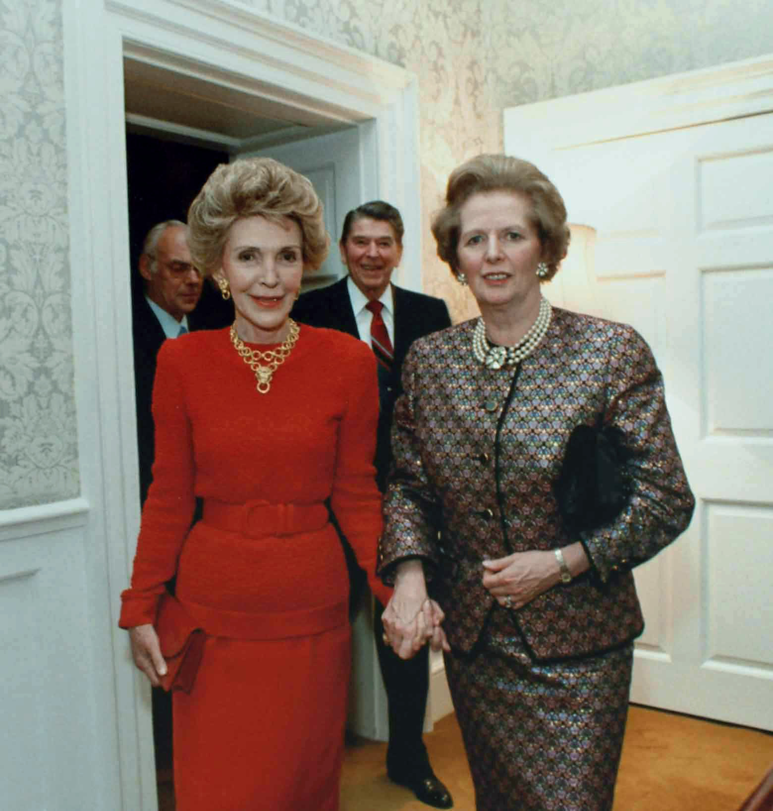 Nancy Reagan, con la primera ministra de Gran Bretaña, Margaret Thatcher, durante los ochenta, en la Casa Blanca.