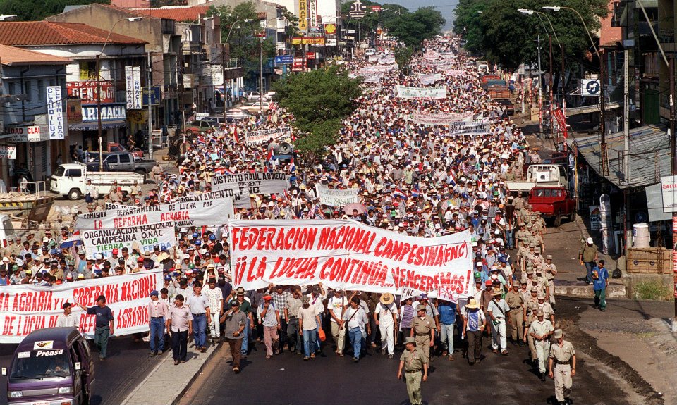 Resultado de imagen para MARCHA DE CAMPESINOS  EN  BRASIL