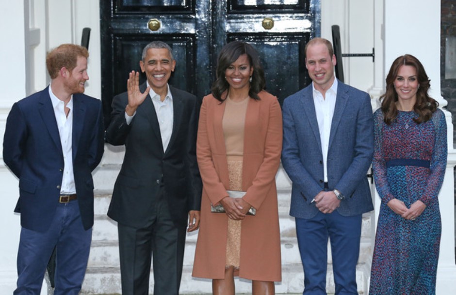 Britain's Prince Harry, left, stands with the Duke and Duchess of Cambridge, right, outside of Kensington Palace in London, with United States President Barack Obama and his wife Michelle, prior to  a private dinner, Friday April 22, 2016.  Obama stepped into Britain's debate about EU membership and many other topics, as he starts a three day visit to Britain. (Chris Radburn/Pool via AP)