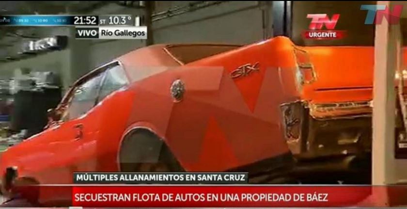 Una impecable cupé Dodge GTX, secuestrada en un galpón propiedad de Lázaro Báez. (Imagen TV)