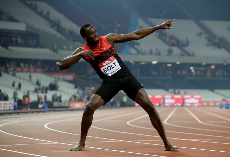 Usain Bolt posa para los fotógrafos tras ganar la carrera de 200 metros de la competencia de la Liga Diamante en Londres el viernes, 22 de julio de 2016. (AP Photo/Matt Dunham)