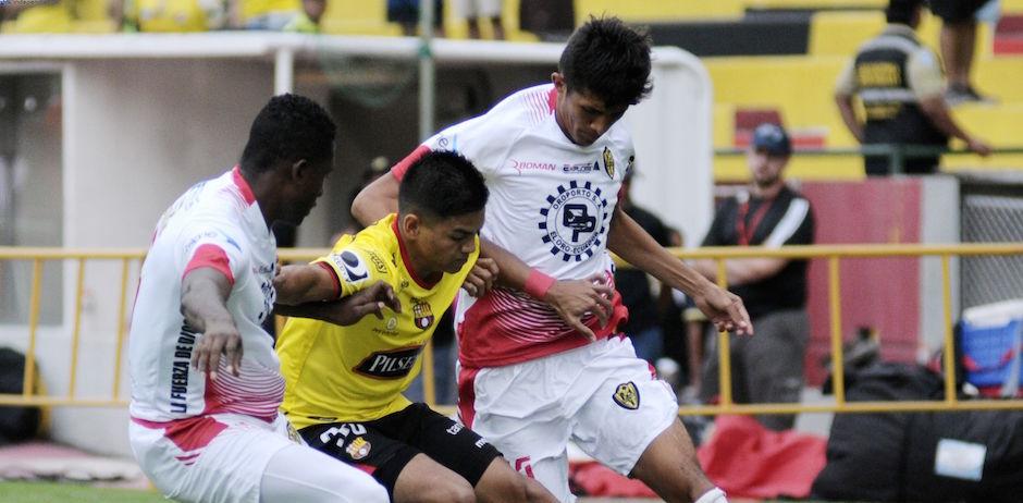 Guayaquil 21 de Agosto 2016. Barcelona vs Fuerza Amarilla. Fotos: Marcos Pin / API