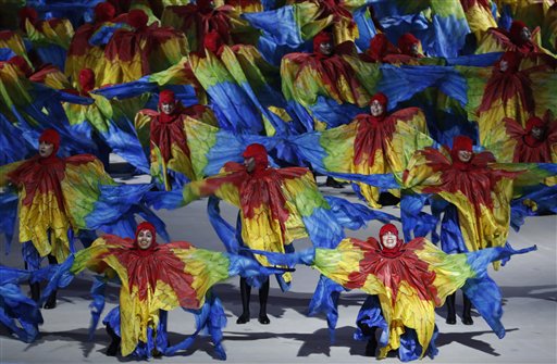 Un grupo de bailarines actúa durante la ceremonia de clausura de los Juegos Olímpicos de Río de Janeiro, el domingo 21 de agosto de 2016 (AP Foto/Vincent Thian)