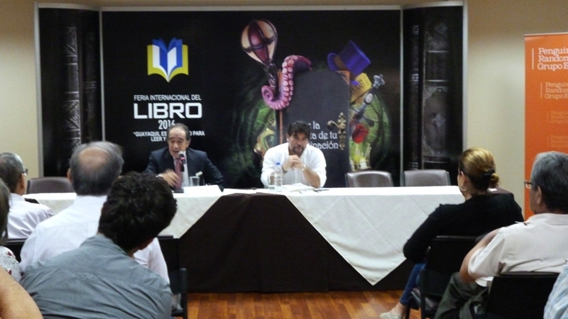 Jorge Ortiz y Carlos Vera en Feria del Libro Gye 2016 Foto larepublica.ec